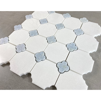 Tuile de mur et de sol Thassos en marbre blanc octogone et bleu Celeste Clover