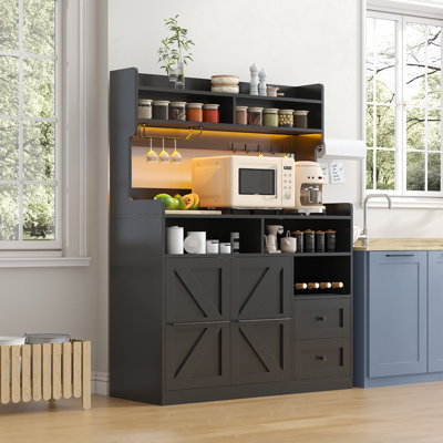 Bar à vin de ferme 54,5 "avec lumières à DEL, armoire de bar avec porte de grange, bar à café avec huche, support à vin et à verre,