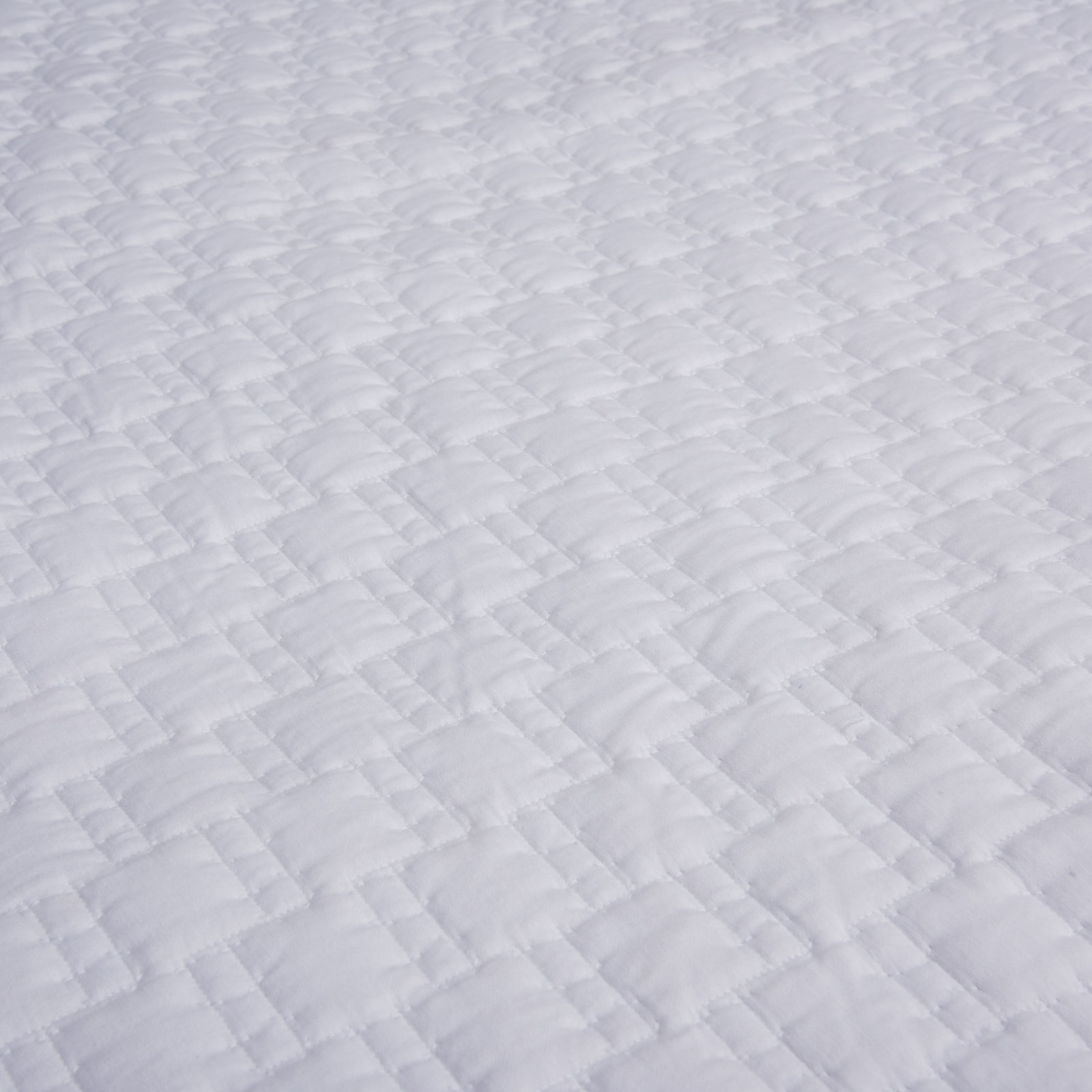 Yazmen Cotton Sateen Quilt Set, King Quilt + 2 King Shams