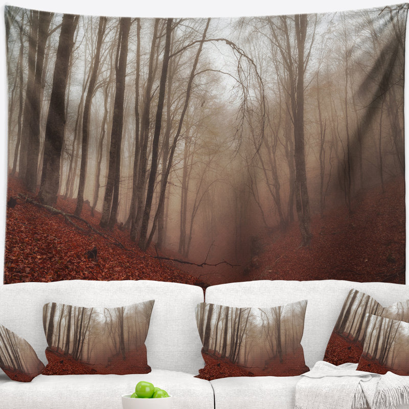 Tapisserie rouge à feuilles rouges en automne brumeux, H 32 po x l 39 po