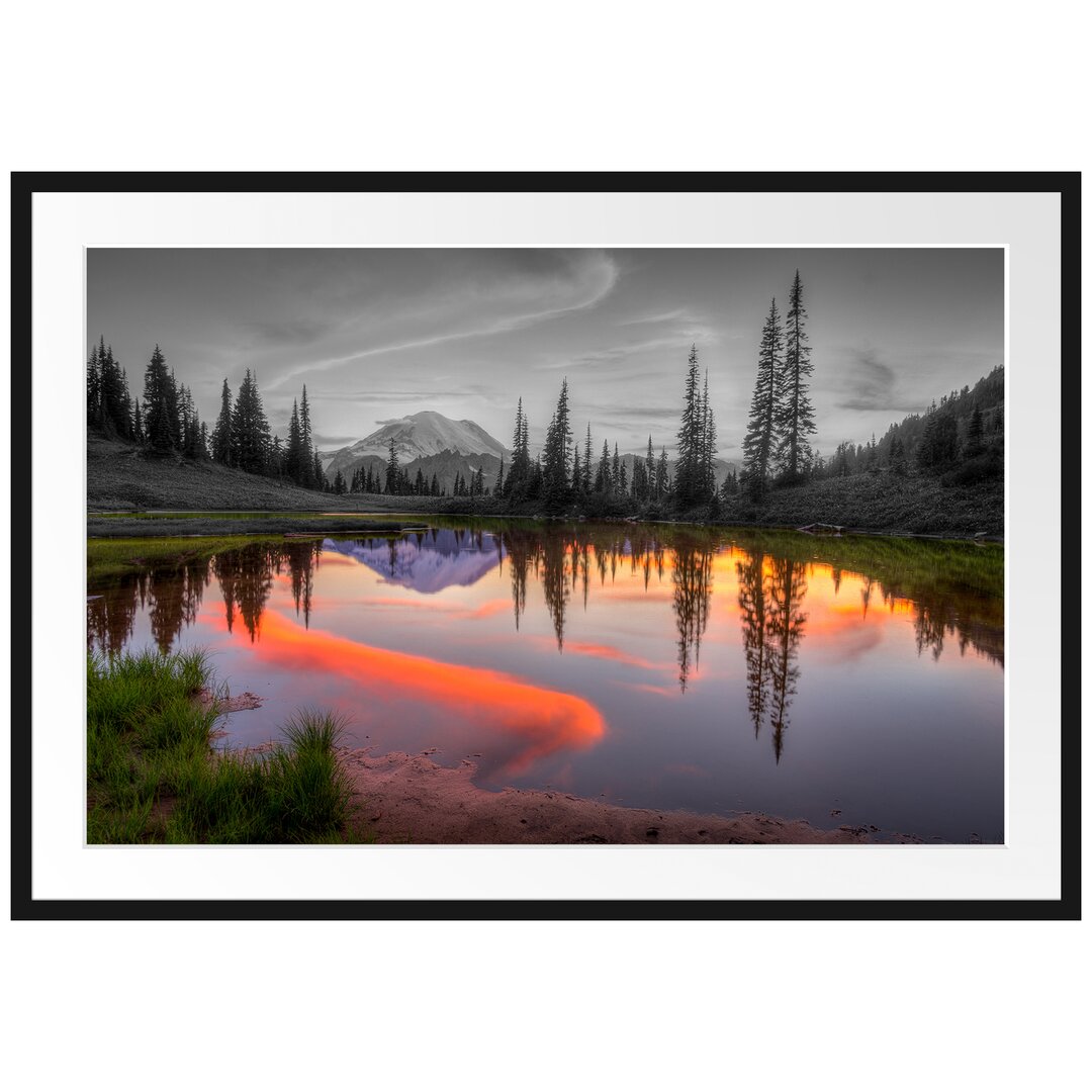 Gerahmtes Poster Sonnenaufgang an kleinem Bergsee