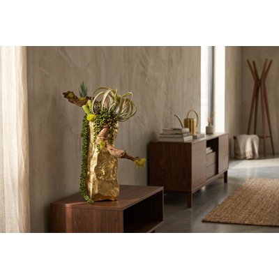 Arrangement fausse plante dorée Rainier | Centre de table en métal doré (l 21 po x H 26 po)