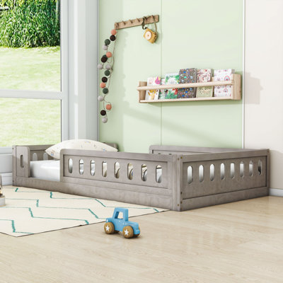 Lit plateforme simple en bois avec garde-corps
