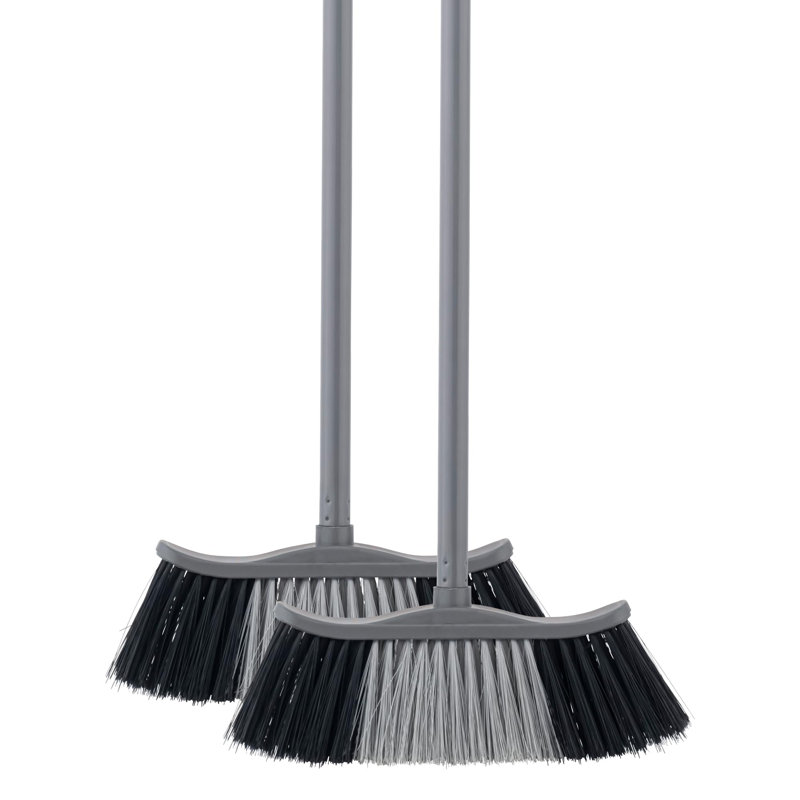 Balai gris Superio avec poignée de 48 po, plastique durable avec poignée confortable, paquet de 2