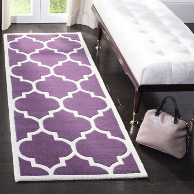 Tapis mauve / ivoire en laine touffeté et fabriqué à la main à motif géométrique Carolene
