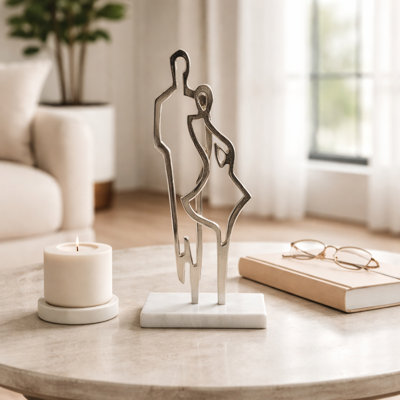 Figurine de couple romantique décorative en métal avec base en marbre pour décoration intérieure - statue décorative artistique pour le salon - 15 po, or et blanc