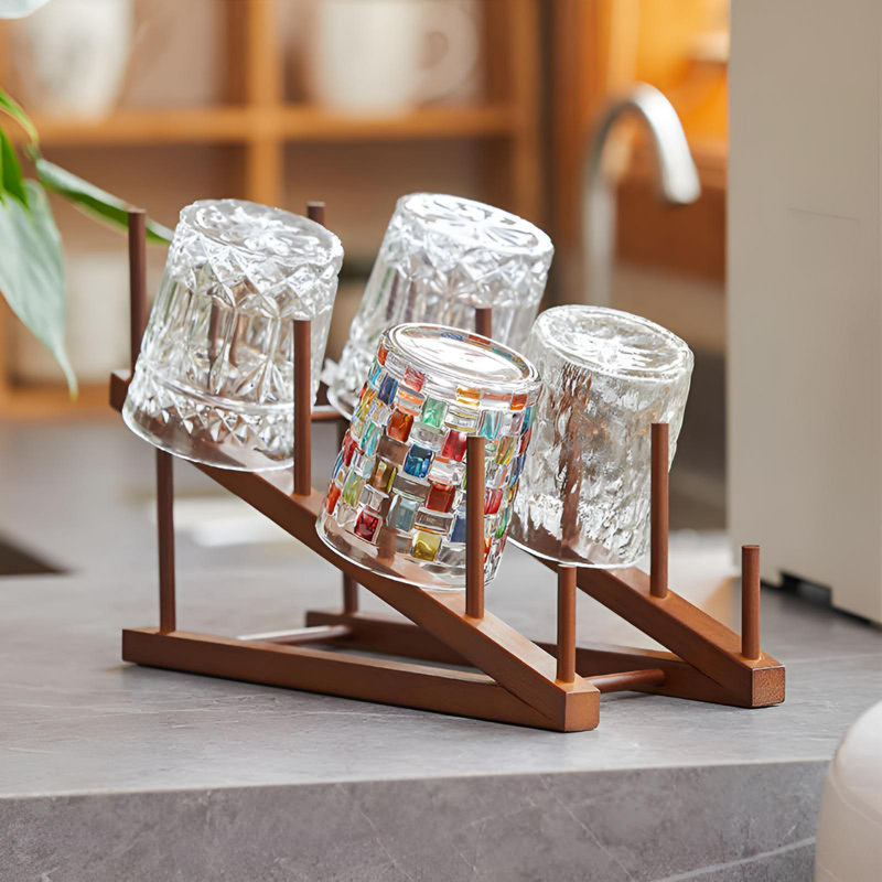 Porte-gobelet en bambou - Simplicité naturelle, créant une esthétique de bureau ordonnée et ordonnée