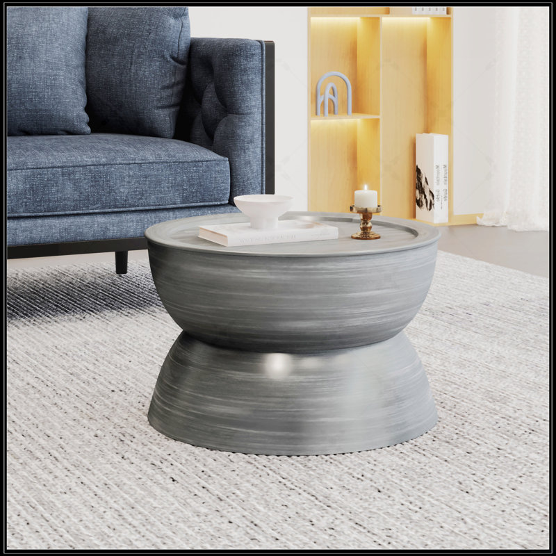 Table basse en métal martelé, Argent antique