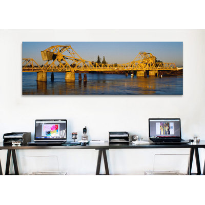 « drawbridgeing from a river », the sacramento-san joaquin river delta, california», reproduction de photo sur toile