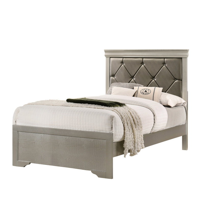 Lit simple beige avec tête de lit à boutons et structure en bois massif avec revêtement en crocodile moderne