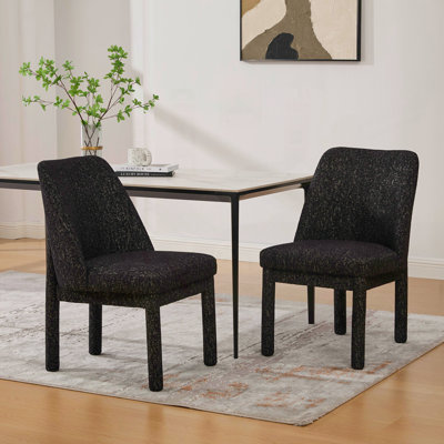 Large ensemble de deux chaises de salle à manger minimalistes et modernes avec revêtement en chenille et dossier haut incurvé pour un confort accru et une utilisation polyvalente.