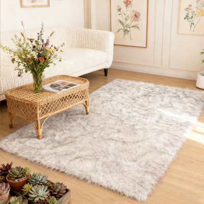 Tapis blanc moelleux en fausse peau de mouton