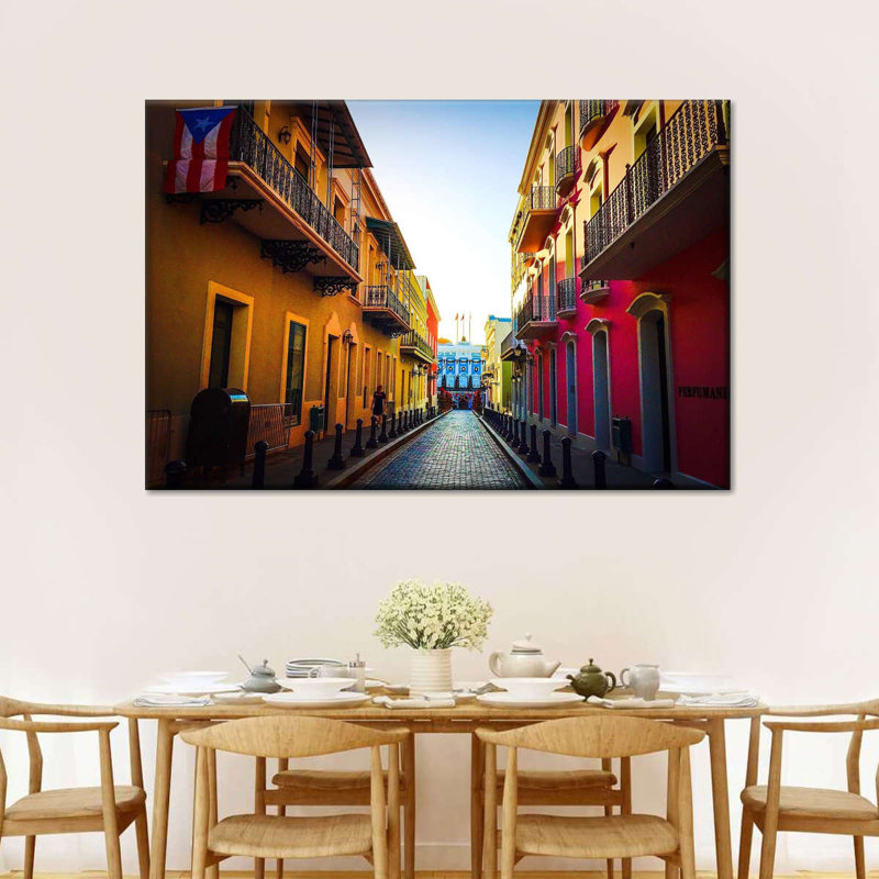 Puerto Rican Street, reproduction sur toile, H 32 po x l 48 po x P 1,25 po