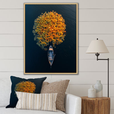 Arial View petit bateau sur le lac calme sur toile