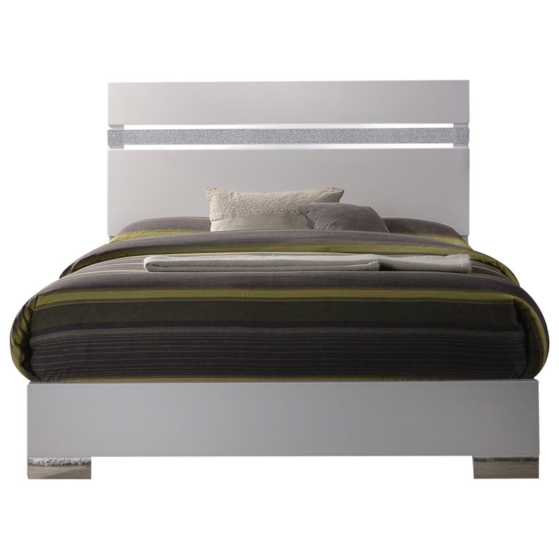 Grand lit moderne blanc ultrabrillant avec espace de rangement pratique pour une chambre supplémentaire élégante