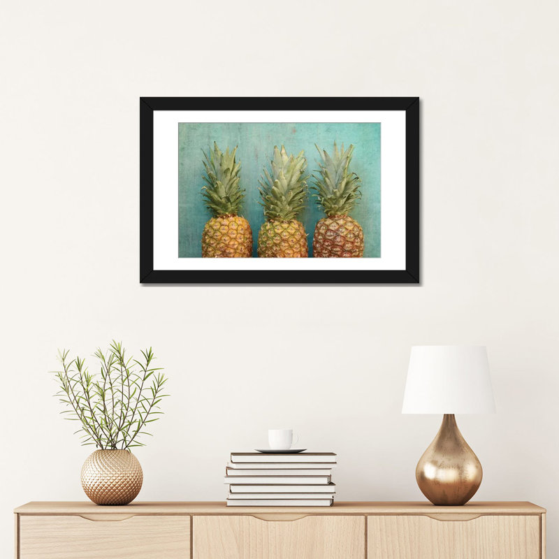 «Tropical» par Olivia Joy StClaire - reproduction de photo sur toile, H 16 po x l 24 po x P 1 po, Papier d'art encadré noir