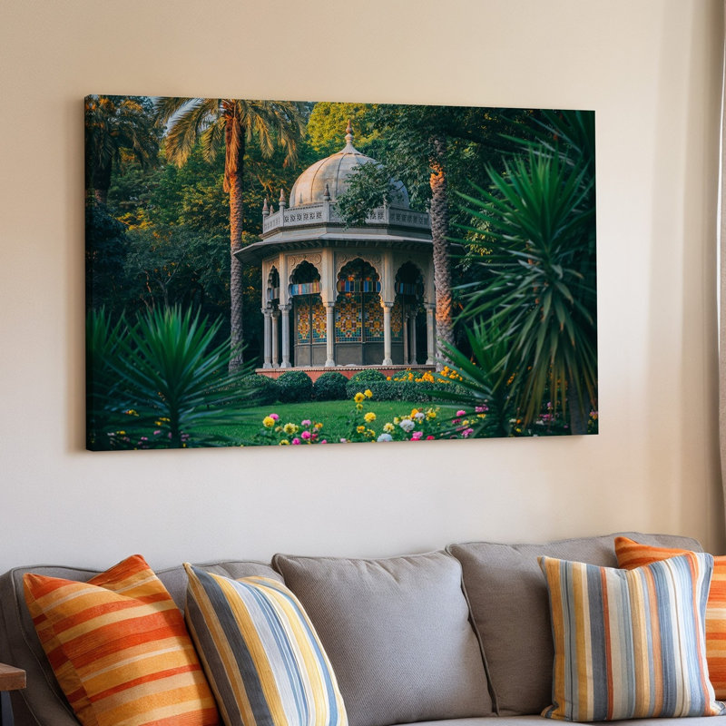 Toile une scène de jardin tranquille avec un pavillon arqué au design complexe avec un dôme niché parmi une verdure luxuriante
