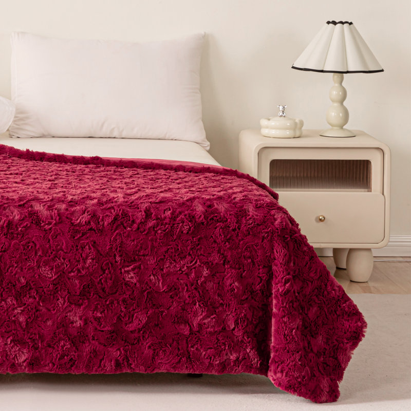 Jeté / couverture en fausse fourrure brossée, L 60 po x L 80 po, Rouge vin