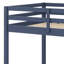 Lit mezzanine en bois avec échelle-122058759