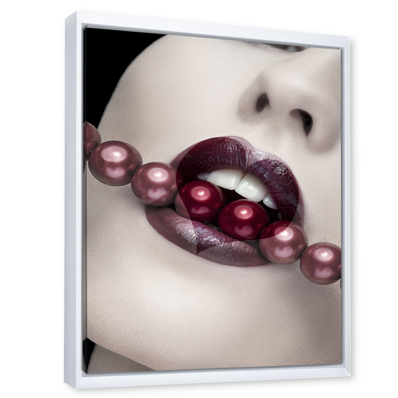 «Heart Shape Lips with Pearls Through Mouth» - photographie sur toile, H 32 po x l 16 po x P 1 po, Toile blanche encadrée