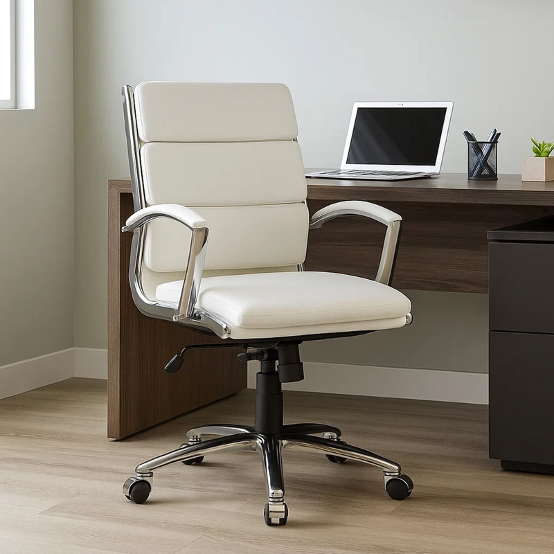 Fauteuil de direction pivotant Dave avec finition en métal chromé, vinyle blanc, Blanc