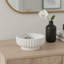 Bol décoratif en céramique nervurée avec finition mate pour la décoration intérieure - Pièce décorative moderne pour tables de salle à manger, tablettes ou bol de présentation - 12 po, blanc