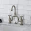 Robinet de salle de bain pont à deux poignées à fixation sur le comptoir à 3 trous Kingston-64823589