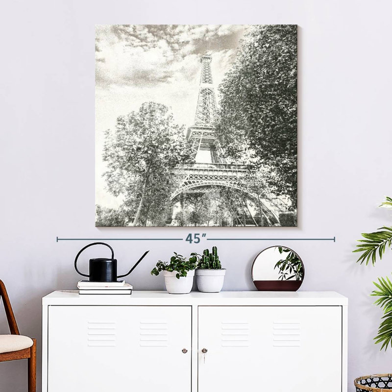 Lilie Eiffel, 33" H x 33" W