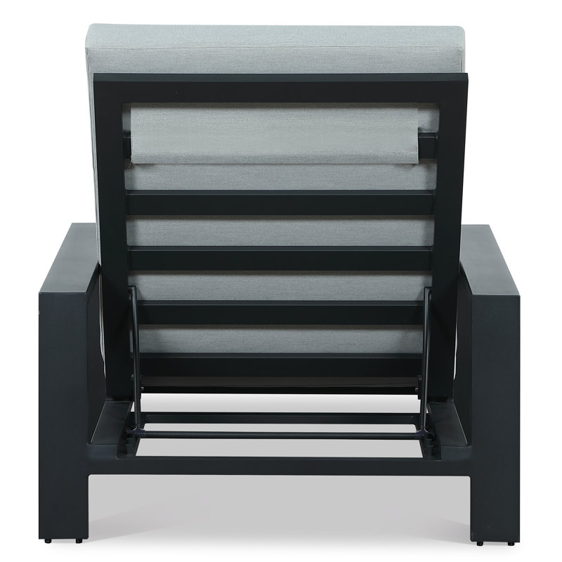 Chaise longue d'extérieur en métal Hoyt, Coussin grisâtre / cadre blanc neige, Light Grey    