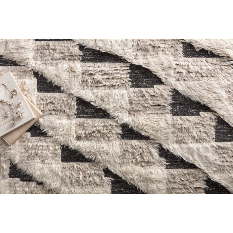 Benjamin Hand Knotted Natural/Black Area Rug, Rectangle 5'6" x 8'6"