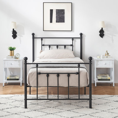 Ensemble de chambre à coucher 3 pièces Kempst, cadre de lit plateforme simple et ensemble de 2 tables de chevet blanches, ensemble de mobilier de chambre à coucher simple en métal moderne, support de lattes robuste, rangement sous le lit, aucun sommier nécessaire, silencieux (ensemble de 3)