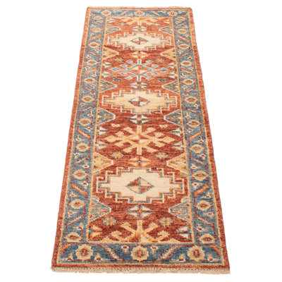 Tapis rouge unique 2 pi 7 po x 7 pi 10 po Jules Serapi
