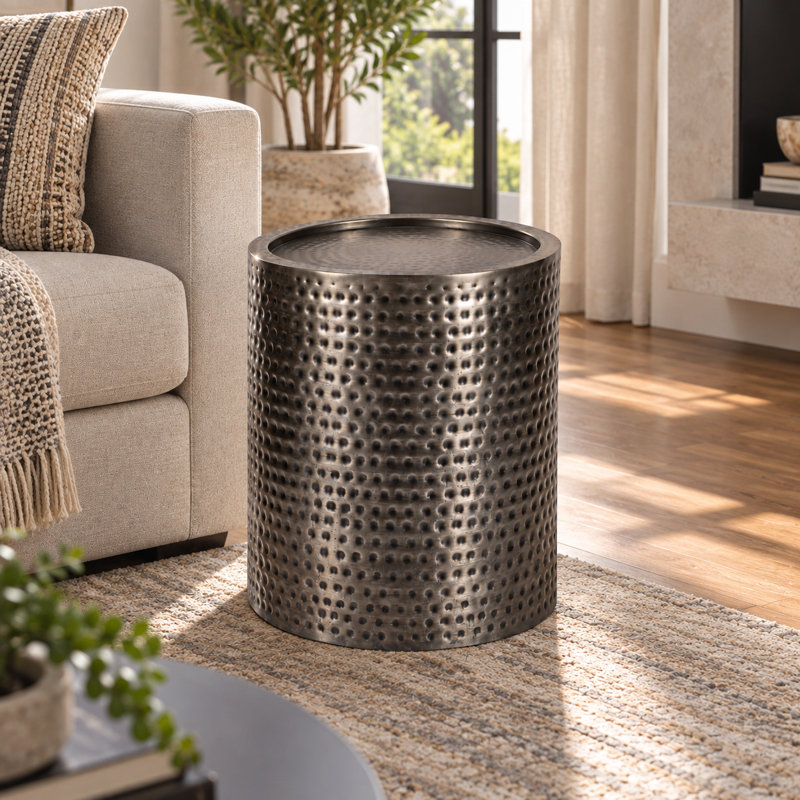 Table d'appoint ronde avec finition argentée et design en fer martelé, Argent