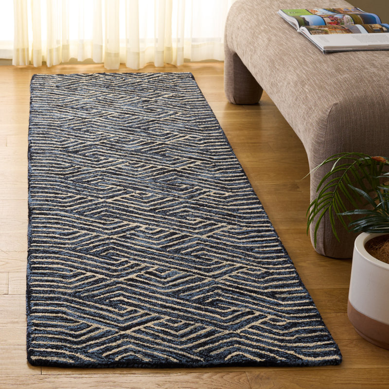 Tapis géométrique en laine / coton touffeté à la main bleu foncé / ivoire Emmett, Tapis de couloir 2 pi 3 po x 8 pi
