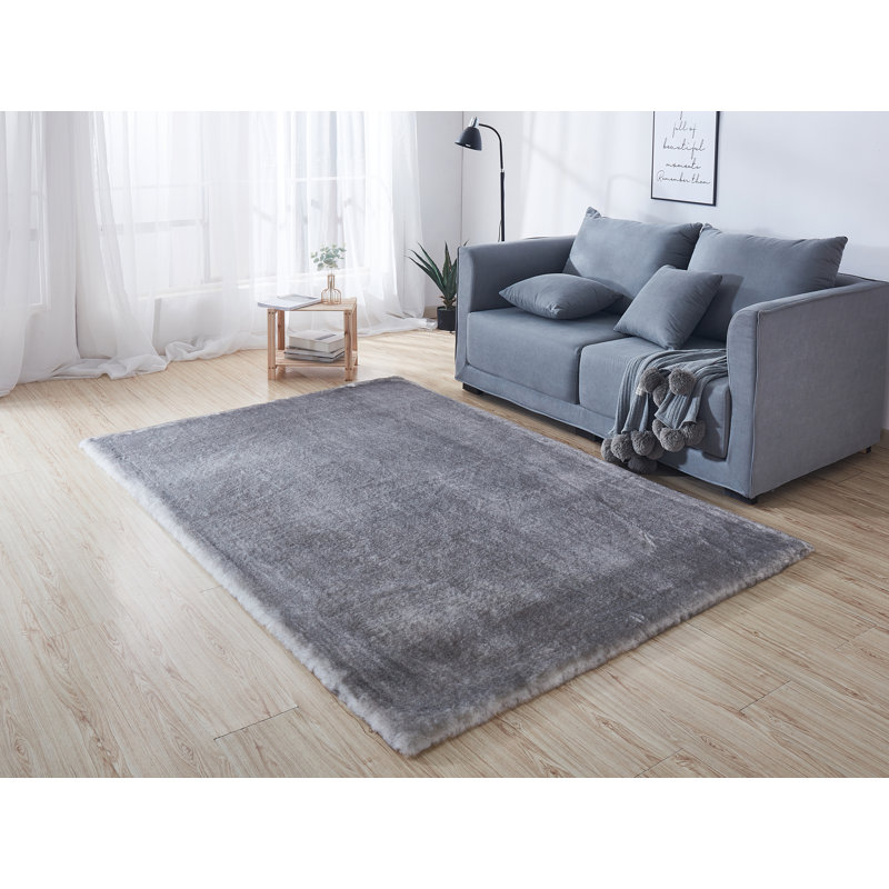 Tapis gris clair à poils longs Avantika