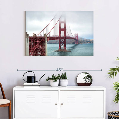 Brume orageuse Lilie Golden Gate Bridge