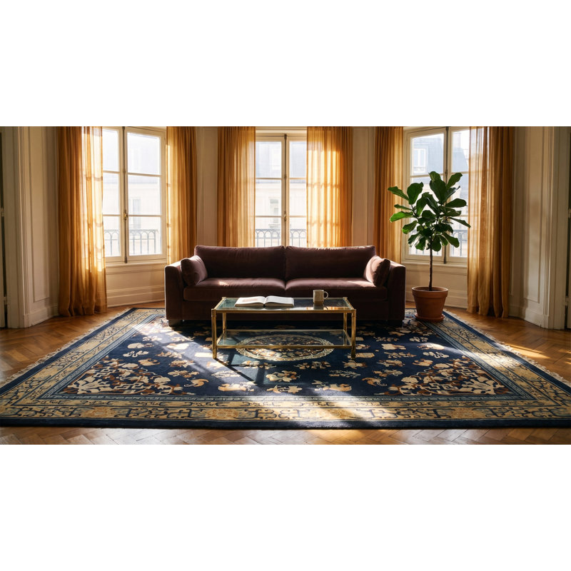 Tapis antique chinois à motif de médaillon à motif floral de la fin du 19e siècle