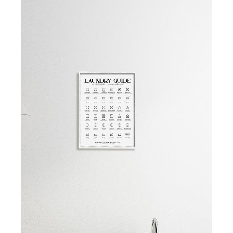 «Laundry Room», Giclée encadrée blanc bord de mer, H 20 po x l 16 po x P 1,5 po