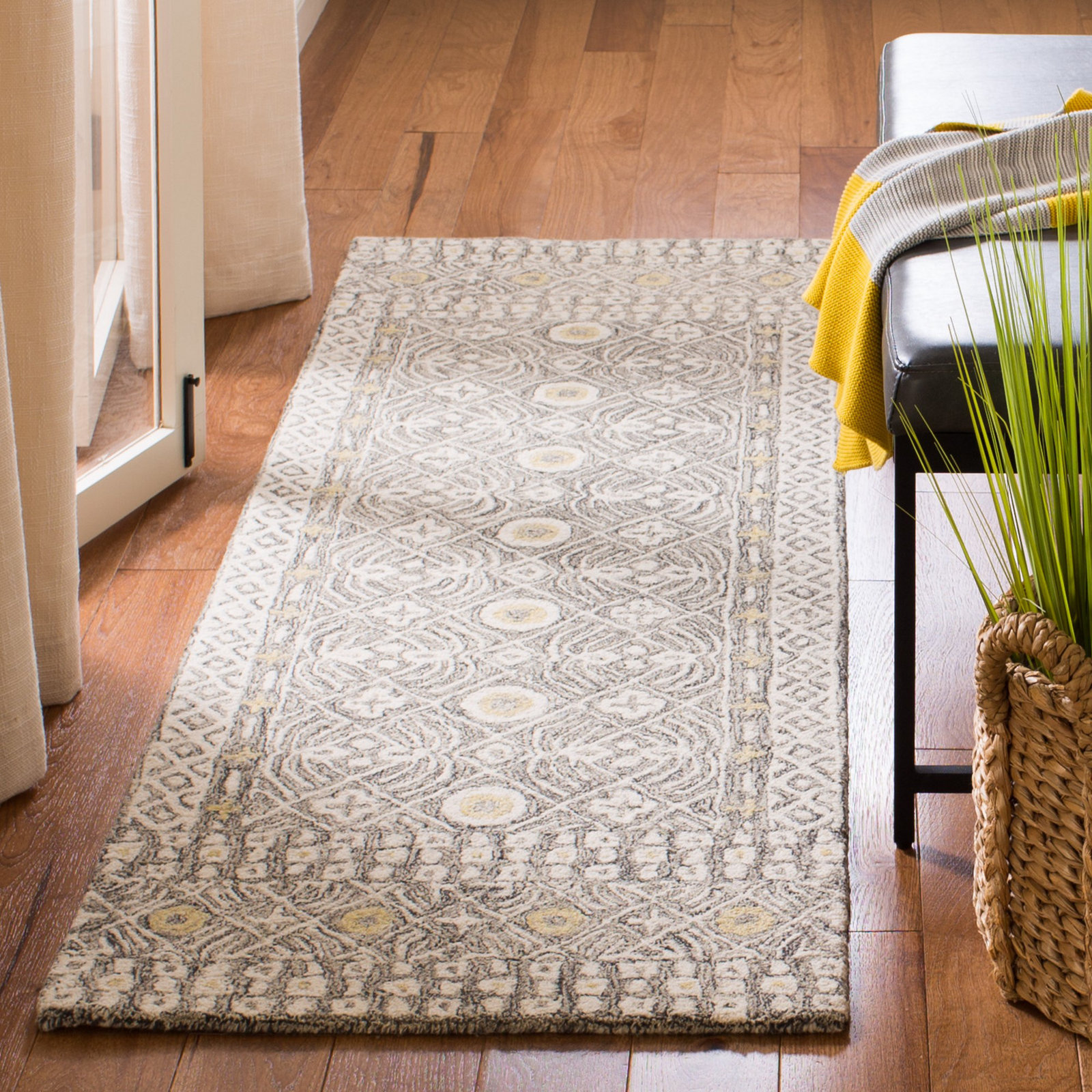 Stalder Hand Tufted Wool/Cotton Oriental Rug in Ivory, Runner 2'3" x 7'