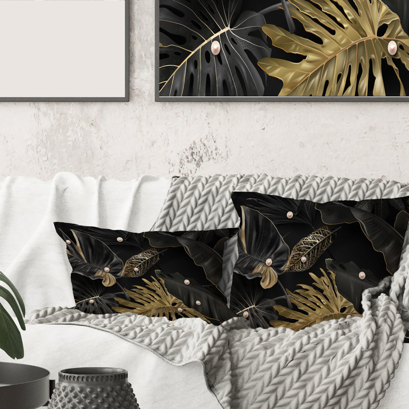 Rectangle, feuilles tropicales noires et dorées III - Coussin décoratif imprimé moderne