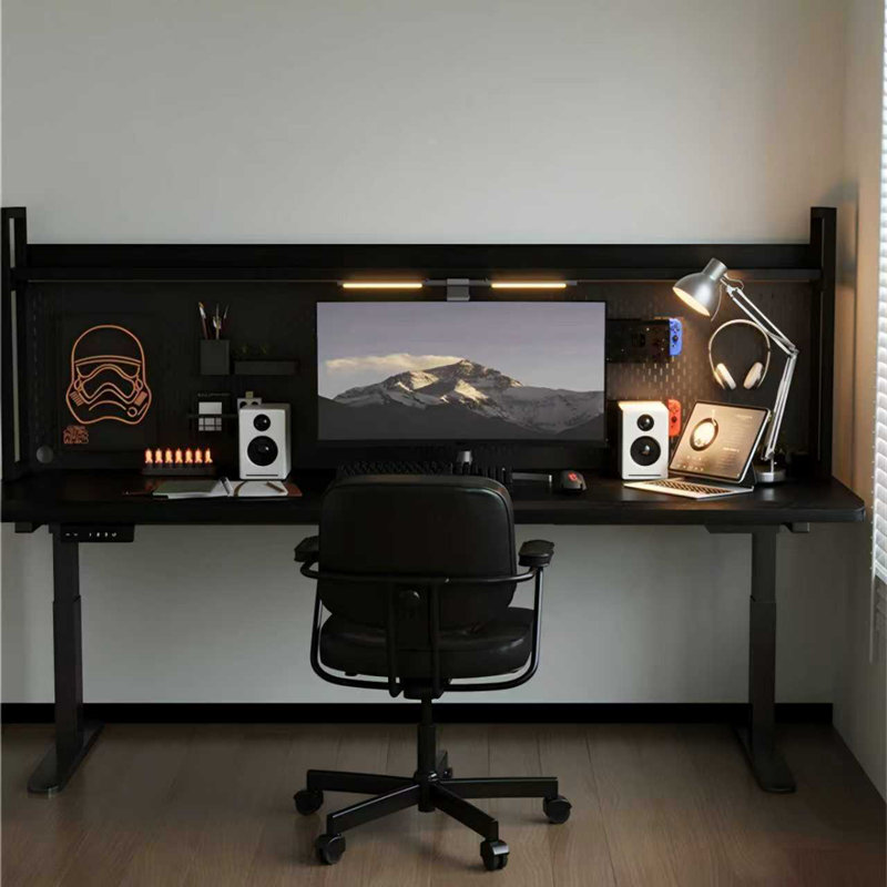 Bureau en bois massif à hauteur réglable 55,12 po avec tablettes et panneau perforé, H 46,46 po x l 55,12 po x P 23,62 po 