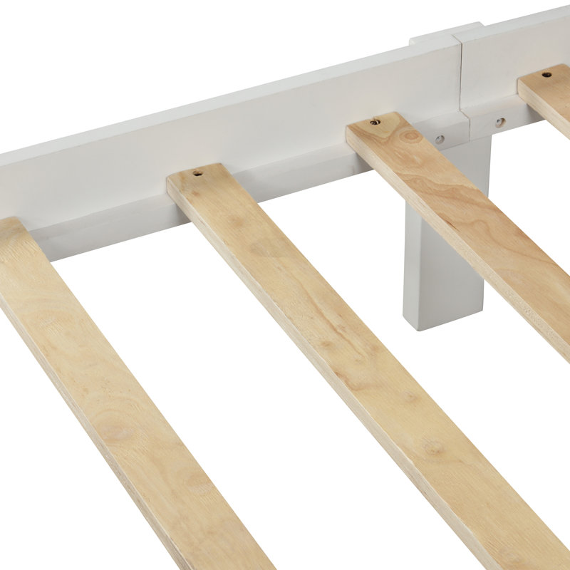 Lit plateforme en bois avec tête et pied de lit en bois