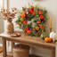 Couronne artificielle 19,7 pouces avec roses oranges, mini citrouilles, eucalyptus et chardon, décoration de la porte de l'Action de grâce