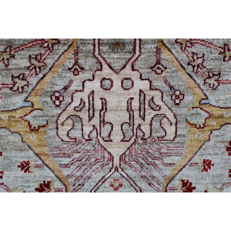 High-Quality Hand-Knotted Ivory And Light Grey Area Rug