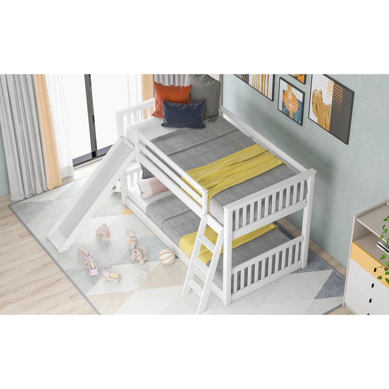 Lit simple au-dessus d'un lit superposé en bois avec glissade détachable et amusante en blanc - Nécessaire pour la chambre à coucher
