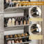 Armoire à chaussures réglable à trois niveaux de grande capacité avec tiroirs rabattables et tablettes amovibles, avec un design minimaliste moderne.-448493162