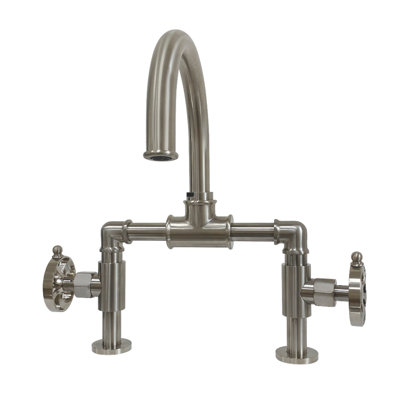 Robinet de salle de bain espacé avec ensemble de bonde belknap