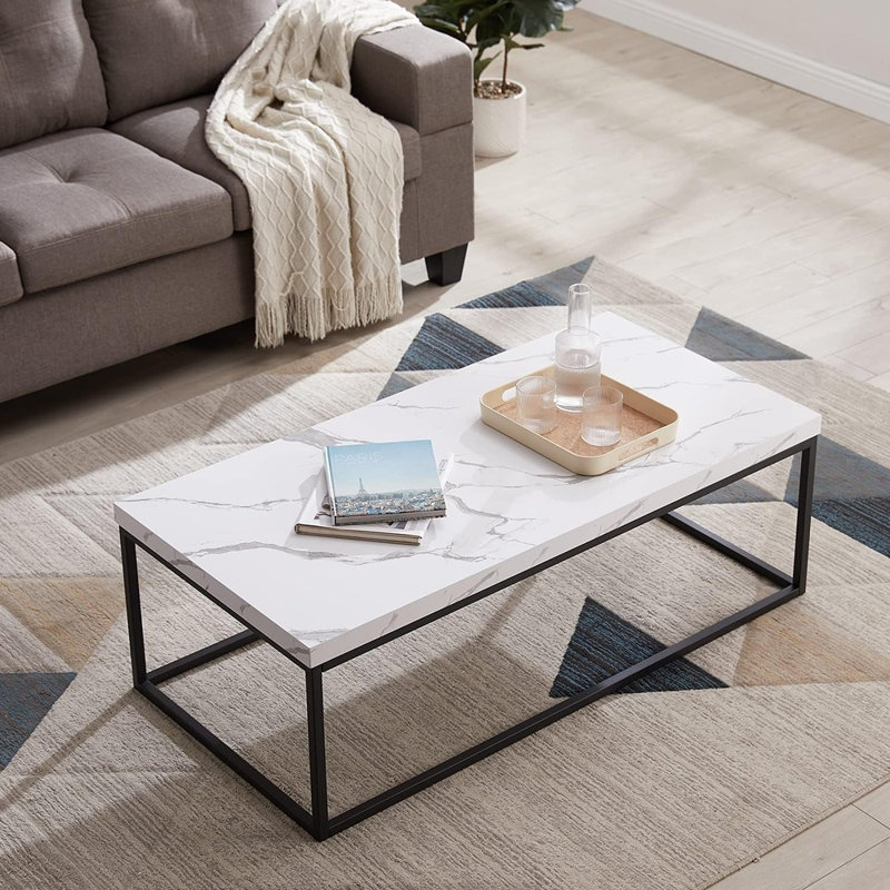 Table basse en marbre blanc, centre industriel moderne avec structure en métal