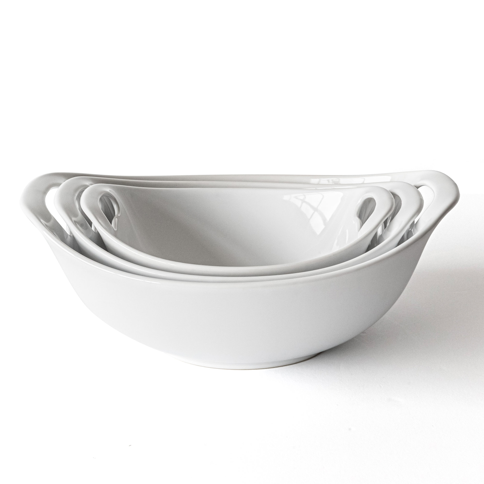 https://assets.wfcdn.com/im/95518546/compr-r85/2304/230490350/latitude-run-3-piece-white-nesting-handled-serve-bowls.jpg