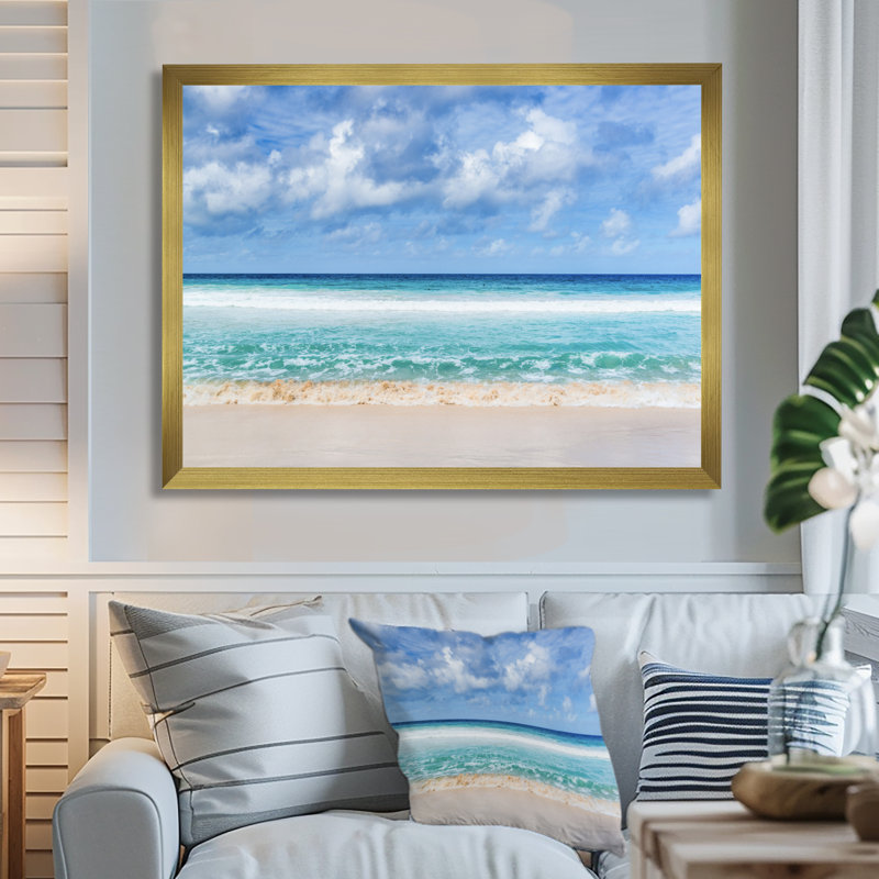 « Tranquil Beach Under White Clouds » - Impression, H 12 po x l 20 po, Impression encadrée, Or